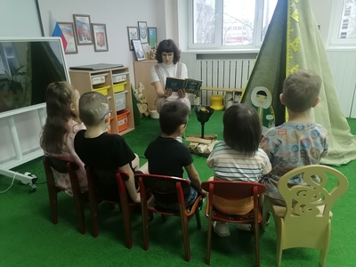 Чтение сказки "Осень Идёт"