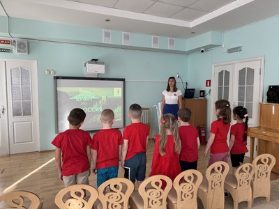 Слушаем Государственный гимн Российской Федерации