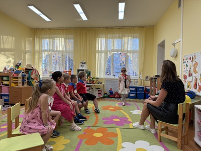 Дети демонстрируют  увлечения  пап