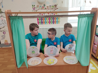 Проигрывание сказки "Три поросёнка"