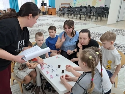 Участники ищут  скрытый смысл