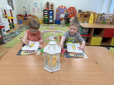 Рисование "Свечи памяти" воспитанниками группы "Незнайка"