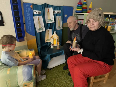 Дети и родители почтили память Героев блокадного Ленинграда минутой молчания