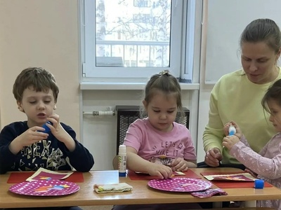 Группа "Ягодка" создают открытки