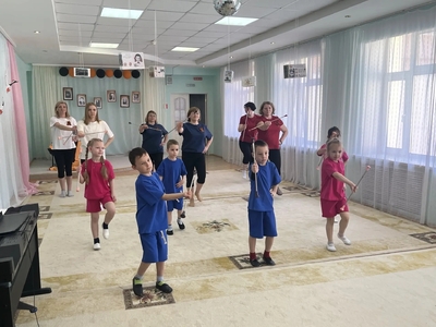 Танец "Веселый марш"
