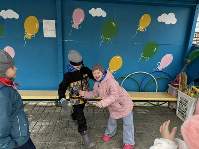 Подвижная игра "Жмурки"