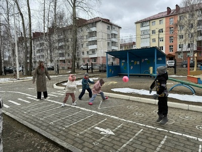 Подвижная игра "Вышибалы"